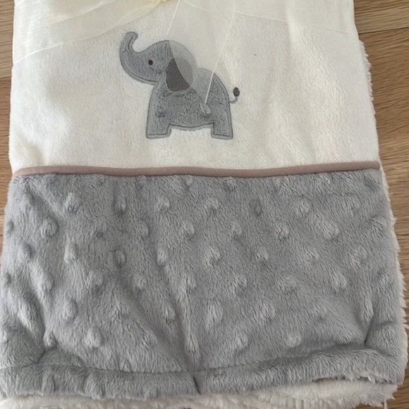 New baby blanket gray with elephant - Picture 3 of 3